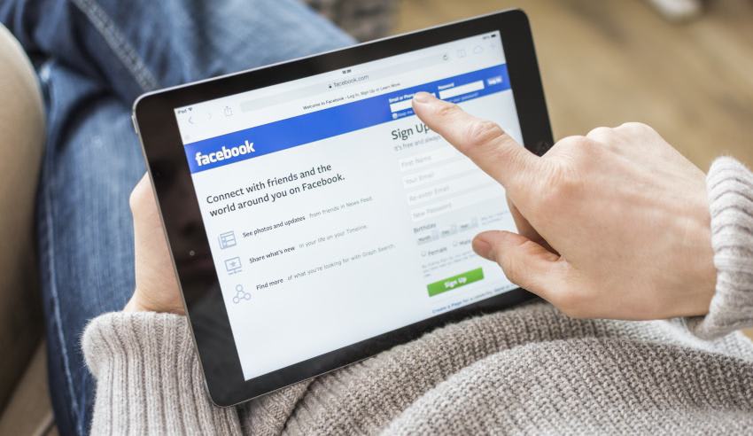 Aplicación de Facebook en una tableta