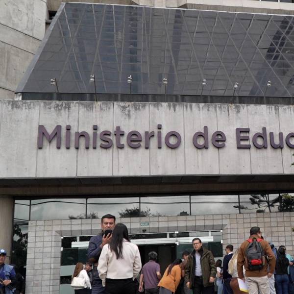 Operativo en el Ministerio de Educación en Quito